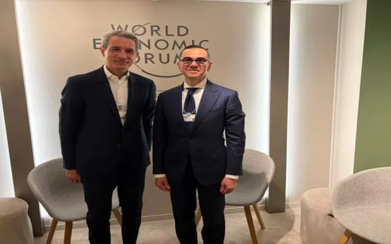 استثمارات صناعية جديدة.. الخطيب يبحث توسعات سان جوبان بمجال مواد البناء المستدامة